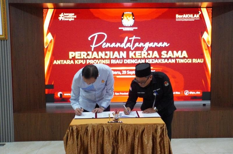 KPU Riau dan Kejati Perkuat Sinergi dengan Penandatanganan Perjanjian Kerja Sama